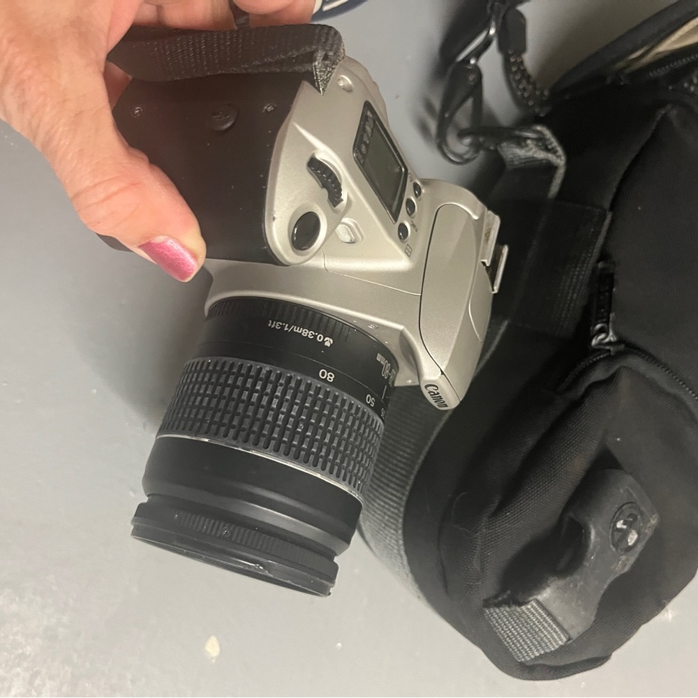 Canon camera - Picture 3 of 11